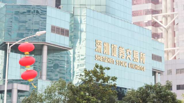 華為正式發表全球首款「三折機」，A股三大指數齊揚。（圖：Shutterstock）