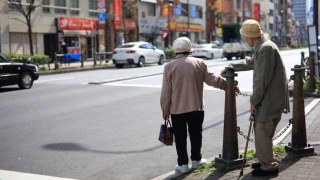 小摩：全球人口老化打壓股市 「這個產業」例外受益。(圖:shutterstock)