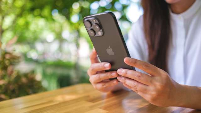 研調：iPhone 16 生成式AI功能「錦上添花」 恐難刺激提前換機。(圖：shutterstock)