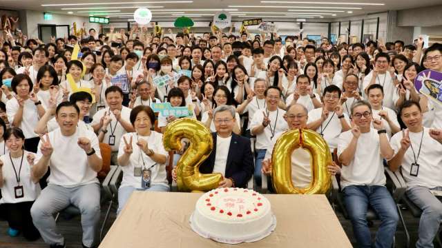 國泰證券喜迎20周年，透過數位創新有成，達200萬客戶新里程碑。(圖：國泰證提供)