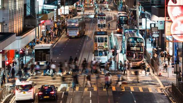 香港擬調降烈酒稅 重振夜生活經濟。(圖:shutterstock)