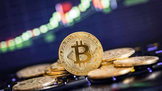 比特幣周一上漲 專家：全球利率下降有望推升加密貨幣(圖:shutterstock)