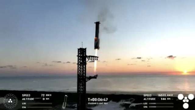 SpaceX星艦第五次試飛成功 「筷子夾火箭」再創里程碑。(圖：SpaceX直播畫面)