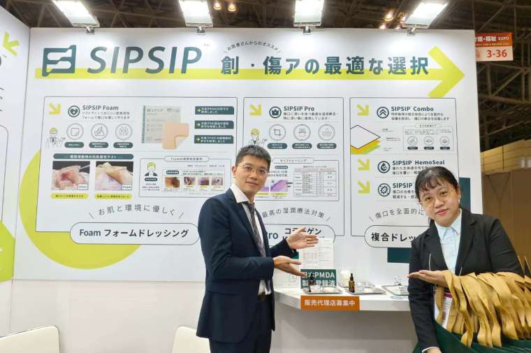 元樟生技主打「濕潤療法」，目前成功推出兩款核心產品：SIPSIP Foam泡棉敷料和SIPSIP Pro明膠敷料。