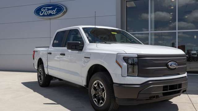 向電動車轉型不順 Ford將暫停F-150 Lightning生產至明年1月(圖:shutterstock)