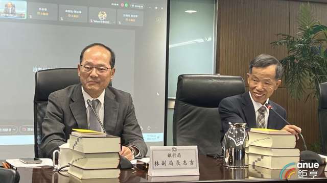 金管會銀行局副局長林志吉(左1)。(鉅亨網記者陳于晴攝)