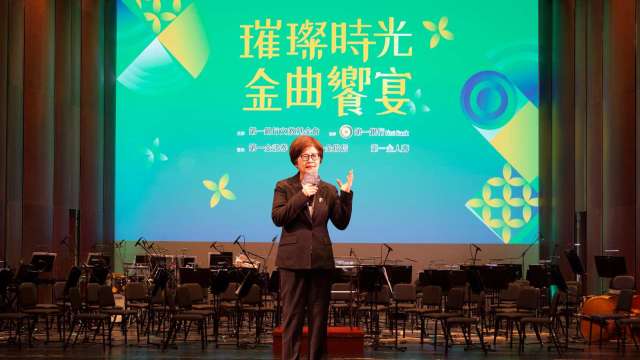 第一銀行文教基金會舉辦「璀璨時光 金曲饗宴」臺中場音樂會，第一銀行董事長邱月琴邀請貴賓及公益團體共襄盛舉。(圖：一銀提供)