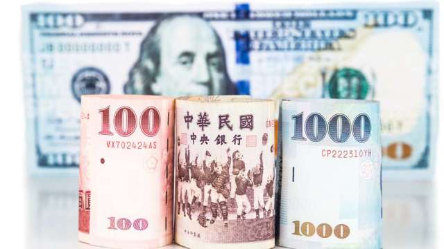 〈台幣〉外資午後轉向亞幣回血 由貶轉升收32.536元。(圖：shutterstock)