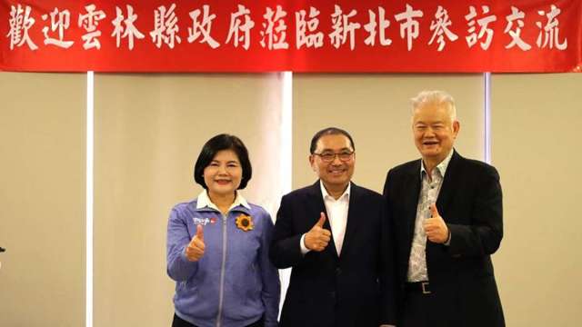 雲林縣長張麗善(左) 新北市長侯友宜(中) 日勝生集團董事長林榮顯(右)。(圖：日勝生提供)