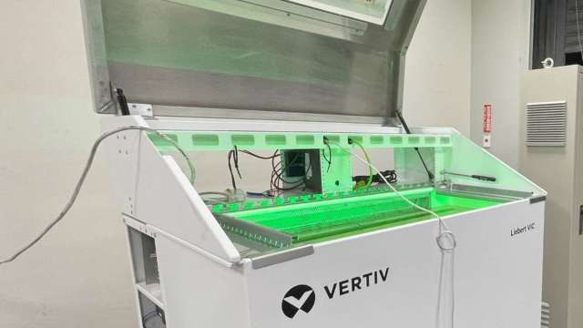 Vertiv™ Liebert® VIC液冷設備在本次概念驗證專案中，展示其卓越的冷卻效能與綠色節能設計，為高密度運算環境提供高效、低碳的解決方案。(圖：業者提供)