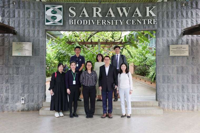 永立榮與大馬砂拉越生物多樣中心，簽署合作協議。(圖：永立榮提供)