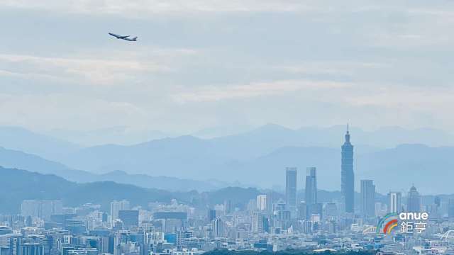 2024年坪價逾200萬元豪宅交易量36件年增44%。(鉅亨網記者張欽發攝)