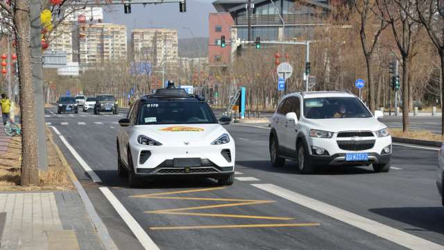 中國商務部等8部門擬逐步放寬或取消汽車限購(圖：Shutterstock)