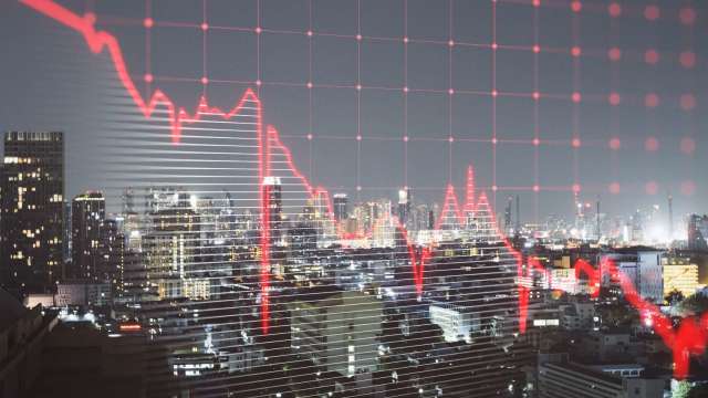 外資賣超743.9億元史上第8大 狂砍鴻海9.5萬張、台積電3萬張。(圖:shutterstock)