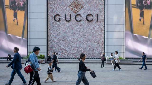 Gucci賣不動 開雲集團過去一年股價挫近40%。(圖:shutterstock)