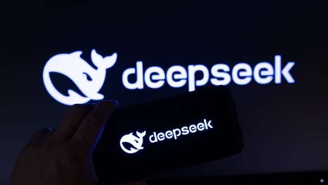 DeepSeek估值飆漲 創辦人梁文鋒或成亞洲科技首富(圖:shutterstock)