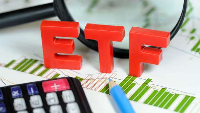 海外股票 ETF 今 (6) 日強勢領漲，其中，去年全年度 ETF 績效王第一金太空衛星 (00910-TW) 市價飆漲約 4%。(圖：shutterstock)