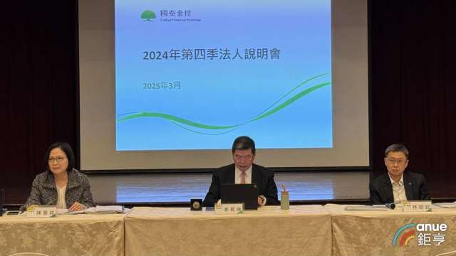 左起為國泰金財務長陳晏如、國泰金總經理李長庚、國壽執副林昭廷。(鉅亨網記者陳于晴 攝)