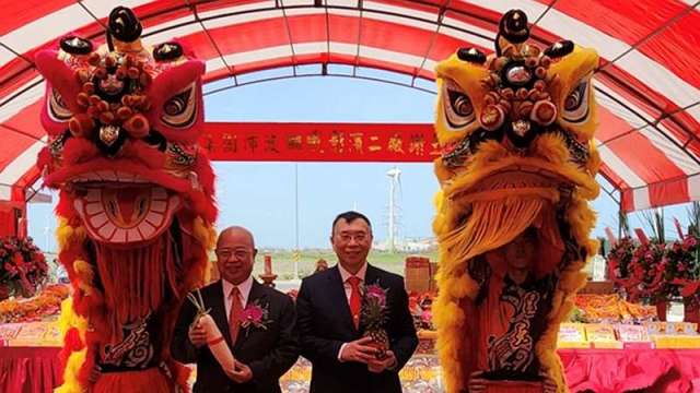 左起為沛波董事長顏慶利、台鋼集團會長謝裕民。(圖:沛波提供)