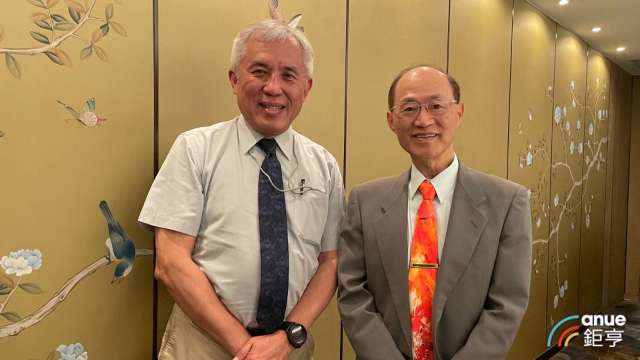 吉晟董事長楊朝堂(右)、總經理林亮光(左)。(鉅亨網記者劉玟妤攝)