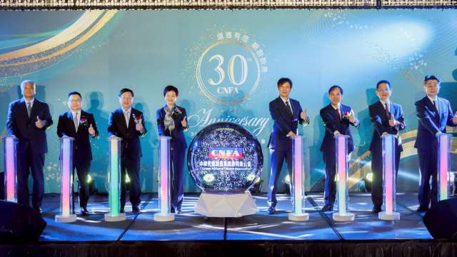 期貨公會慶30年 理事長陳佩君(左4):持續精進人才培育 邁向亞洲資產管理中心。(圖:期貨公會提供)