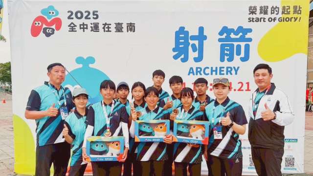 兆豐銀培育在地「神射手」有成！ 花蓮玉里國、高中射箭隊接連奪金。（圖:兆豐銀提供）