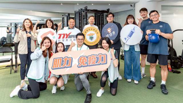 打疫苗顧免疫力也要練肌力,東洋聯手醫學會推375衛教。(圖:東洋提供)