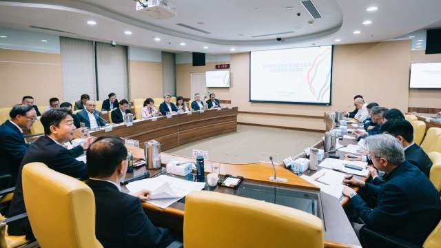 交通部長今(29)日邀旅行業相關公協會討論,關稅對觀光產業的影響與應對。(圖:交通部提供)