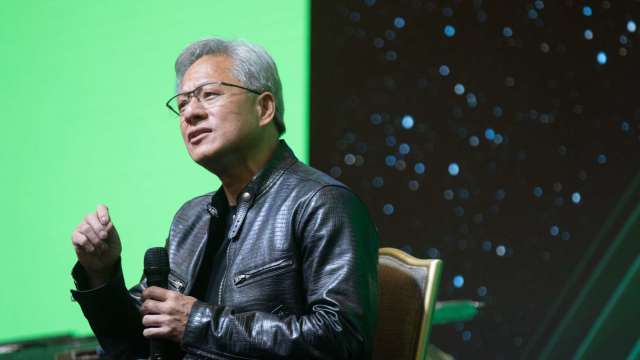 黃仁勳警告，中國AI「並不落後」(圖：Shutterstock)