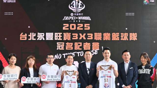 永豐銀行董事長曹為實(左四)、旺寶集團董事長吳同喬(右四)及台北市長蔣萬安(右三)共同出席合作儀式。(圖:永豐銀提供)
