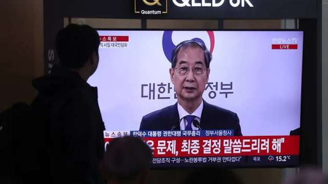 韓國代總統、國務總理韓德洙周四發表對國民談話,宣布辭去代總統和國務總理職務。(圖:新華社)