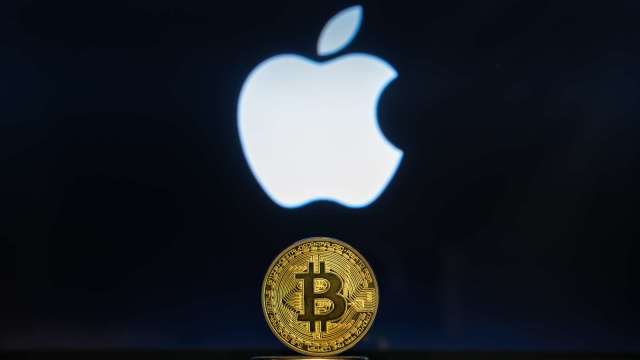 蘋果鬆綁App Store加密貨幣限制,開放外部支付引爆比特幣與NFT應用新局。(圖:Shutterstock)