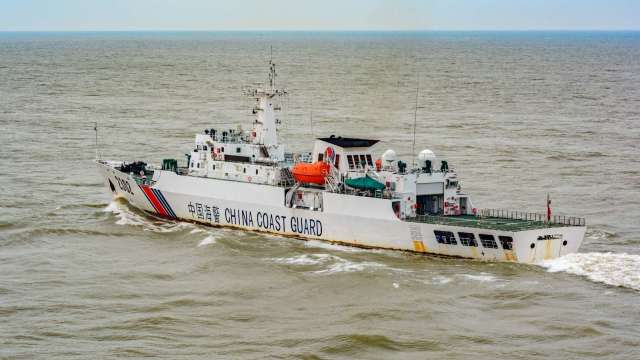 中國國防部說,日方民用飛機非法進入釣魚臺領空,中國海警予以警告驅離。(圖:Shutterstock)