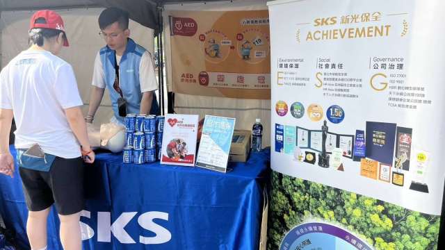 新光保全活動現場設立AED體驗區,讓民眾了解正確急救知識,強化全民救命意識。(圖:新光保全提供)