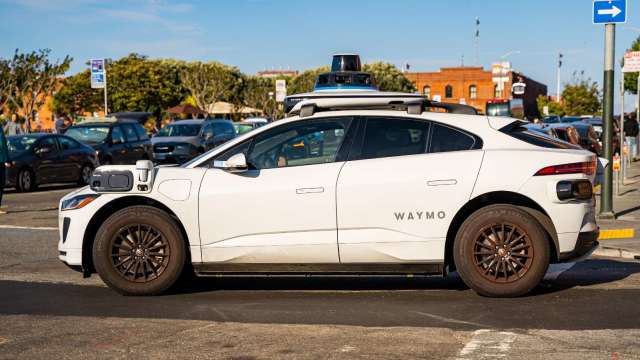 Waymo 加速擴大Robotaxi車隊,預計2026 年加倍產量。(圖:Shutterstock)