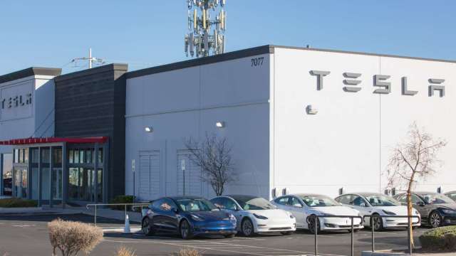 英國、德國電動車需求上升,特斯拉新車銷量卻大幅下滑。(圖:Shutterstock)