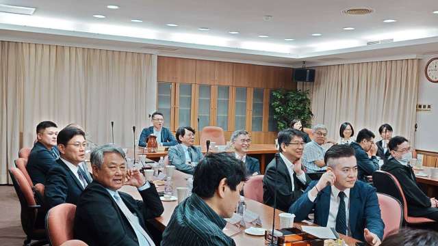 為傳產找解方 經濟部開放50條AI試製線給業界進行創新產品開發 。(鉅亨網記者張韶雯攝)