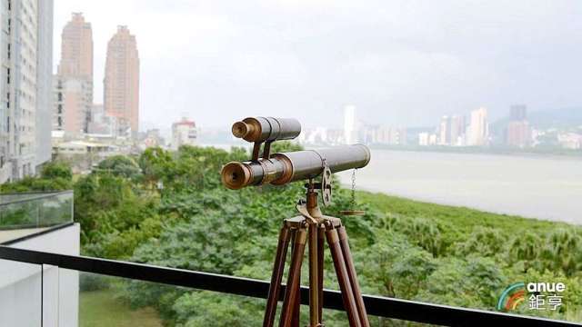 金融管制之外 房市供給也大增 今年首季住宅使照核發爆量。(鉅亨網記者張欽發攝)