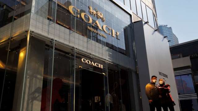 Coach母公司Tapestry三度調升全年財測。(圖:REUTERS/TPG)
