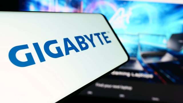 〈熱門股〉技嘉4月營收俏、Q2前景佳 獲外資點讚連六買。(圖:shutterstock)