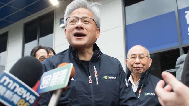 〈焦點股〉黃仁勳傳今抵台 41檔GTC明牌股齊嗨 機器人、AI伺服器漲聲熱烈。(圖:shutterstock)