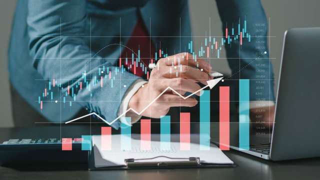 外資買超166億元呈連七買 大買華邦電、南亞科及3檔金控股。(圖:shutterstock)