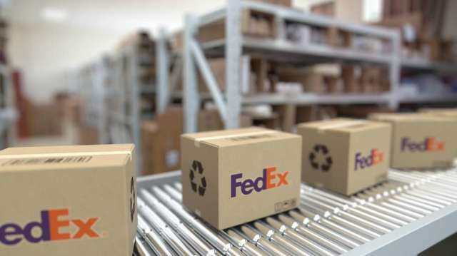 亞馬遜與FedEx重啟合作 達成大件商品配送協議。(圖:shutterstock)