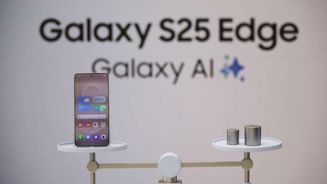 厚度僅5.8mm！三星超輕薄手機S25 Edge上市 提前叫陣iPhone 17。（圖：REUTERS/TPG）