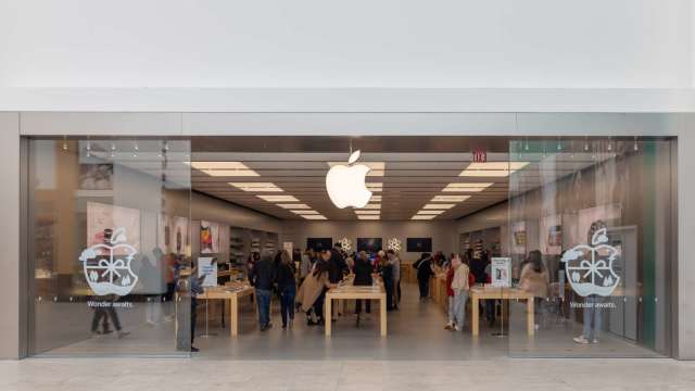 傳蘋果「全玻璃iPhone」將於2027年推出。(圖:Shutterstock)
