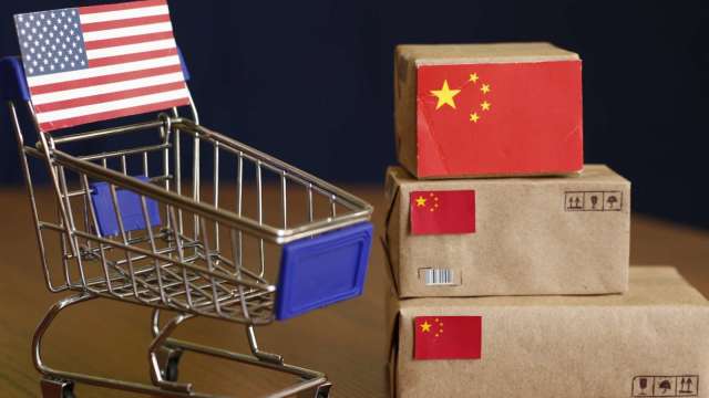 周三生效!川普下令降對陸小額包裹關稅至54% 專家:對中美貿易具兩大重要意義(圖:shutterstock)