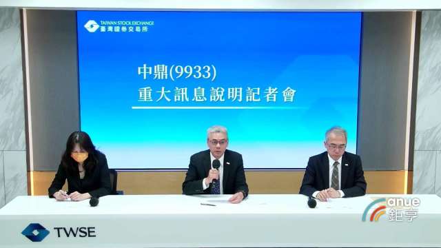 中鼎董事長楊宗興(中)親赴交易所對首季財報及財務提出說明。(鉅亨網記者張欽發攝)
