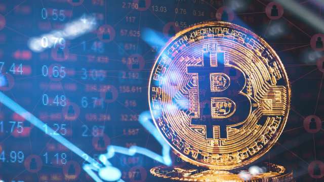 1億用戶數灌水造假?Coinbase遭SEC盯上 股價下殺逾6%(圖:shutterstock)