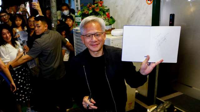 黃仁勳:輝達不再推中國版Hopper晶片。(圖:REUTERS/TPG)