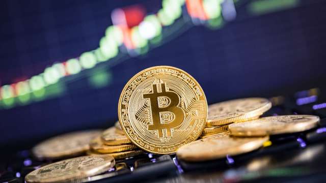 海耶斯重申:隨美債崩壞 比特幣上看百萬美元(圖:shutterstock)